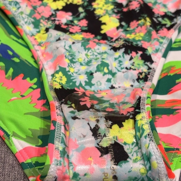 Maaji Women's Standard Classic Signature Cut, Reversible 3XL - Picture 8 of 10